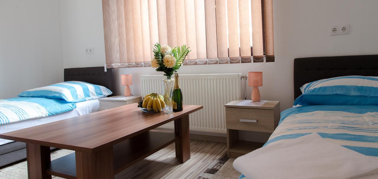Guesthouse Vila Puzic บันยาลูกา ภายนอก รูปภาพ