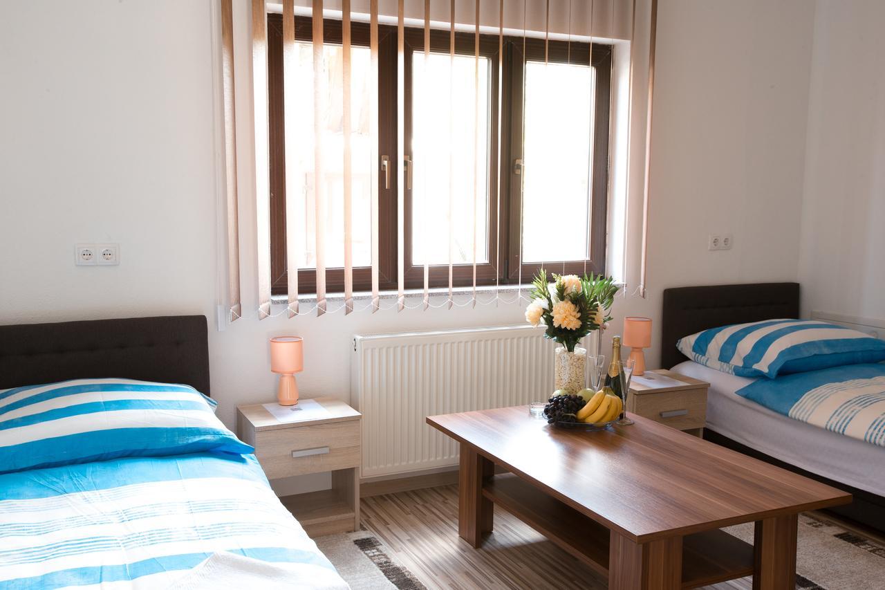 Guesthouse Vila Puzic บันยาลูกา ภายนอก รูปภาพ